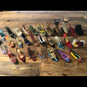 Just the Right Shoe Collection!! 29 pieces!!
